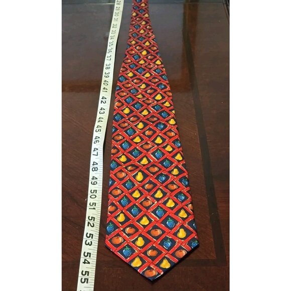 Ricci Como Firenze Mens Necktie 100% Silk Made In Italy Red with Fruit Design - Picture 7 of 7